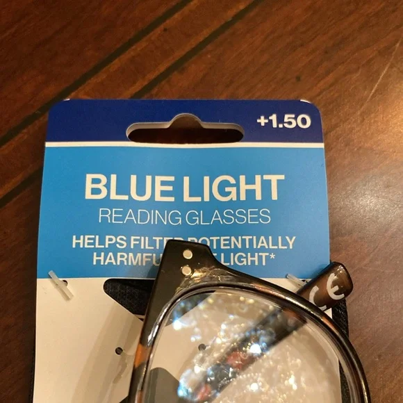 Blue light reading glasses and coordinating case. - Picture 4 of 7